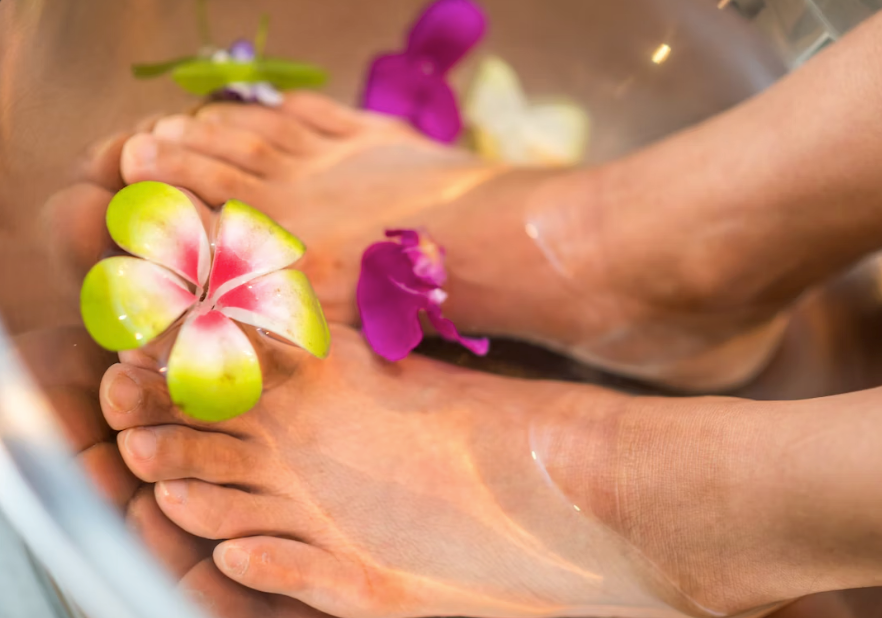 Descubre el placer de cuidar tus pies en casa con productos de spa